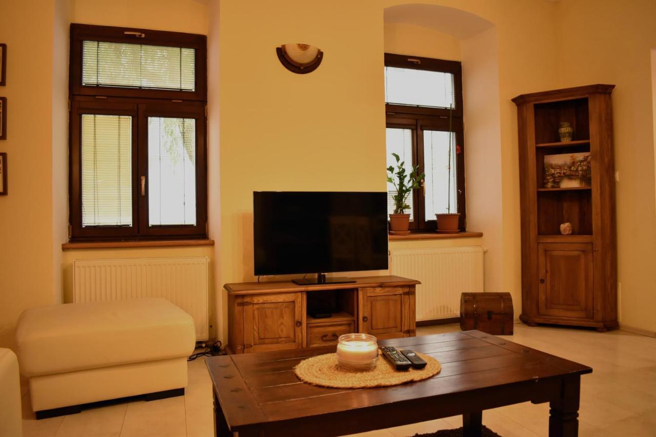 Old Town 1bdr, A/c